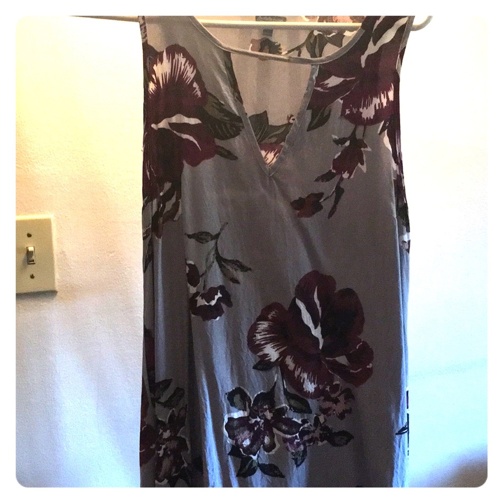 Women no sleeve top